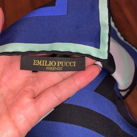 Beautiful Vintage Emilio Pucci Silk Scarf - Picture 3 of 4